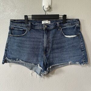 Abercrombie & Fitch Mom Short High Rise Size 32/16 Cutoff Denim Medium Wash‎